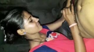 Desi Video Beautiful bhabhi blowjob to her lover