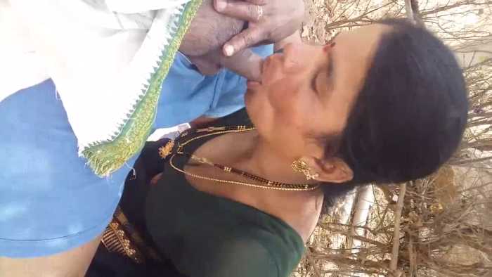 Desi Video Indian horny MILF giving blowjob