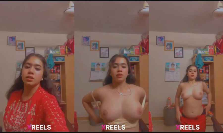 Desi Video Nude Girl Strips To Record Her MMS